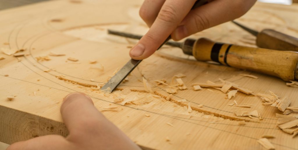 Professionele schrijnwerken op maat gemaakt door Bertels Woodworks, waarbij vakmanschap en kwaliteit centraal staan.