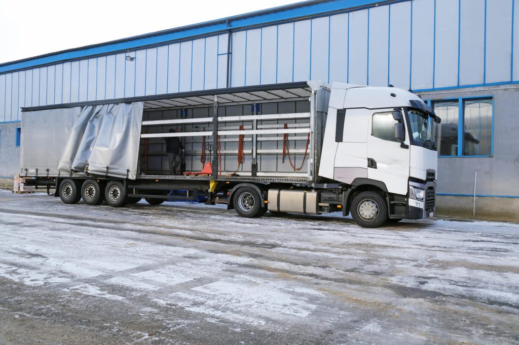 Transport naar Frankrijk optimaliseren: logistiek bedrijf nabij Antwerpen met moderne voertuigen voor grensoverschrijdend tra